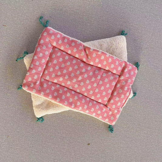 Tie-On Cat Cage Platform Pad - Pink heart pattern (30x75cm)