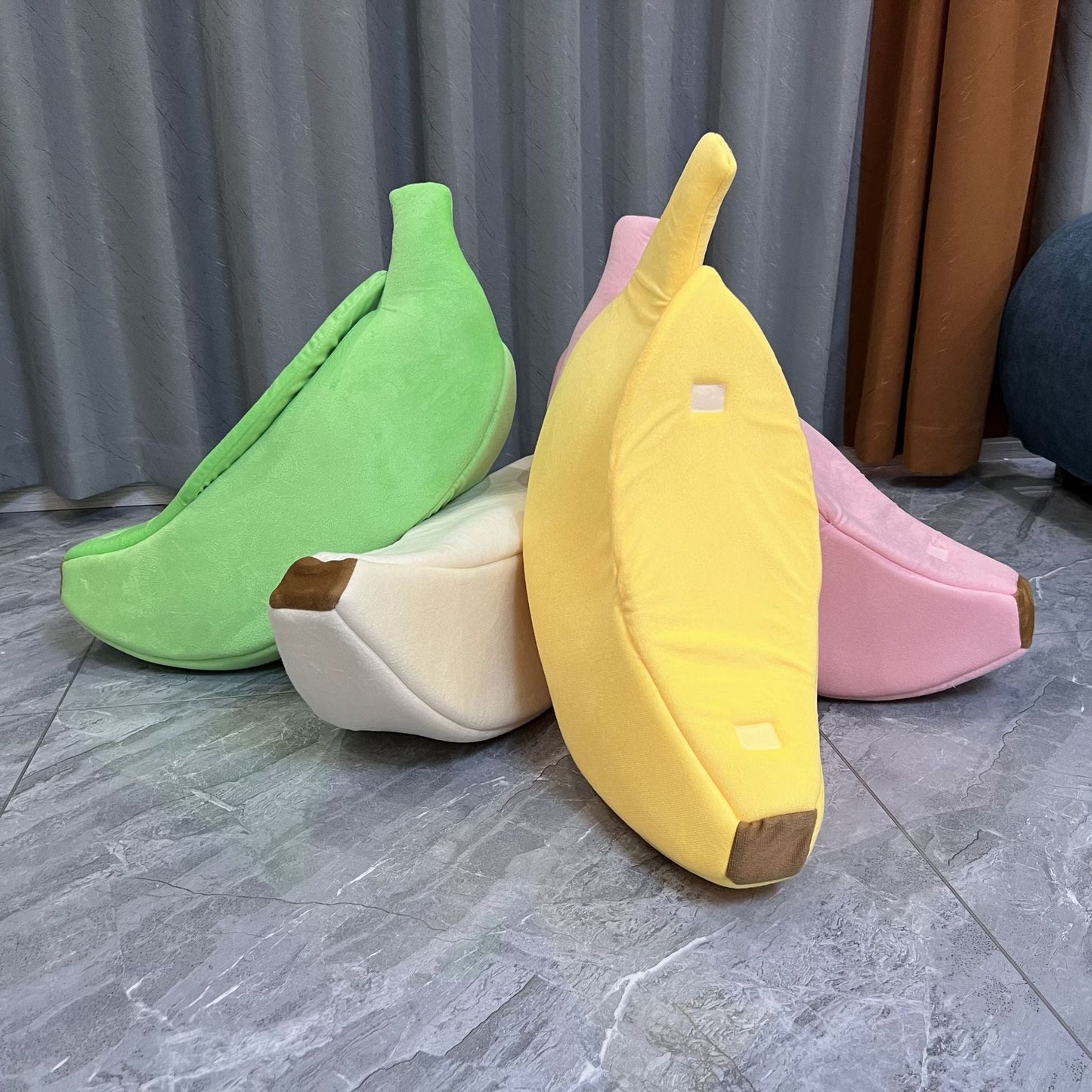 Green Cozy Banana Peel Pet Bed - Plush & Warm Cave House for Cats & Small Dogs (Medium)