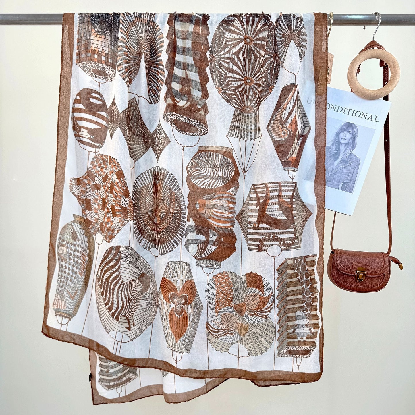 2-Piece Brown Border Retro Lantern Print Scarf - Fashionable Niche Design for Women