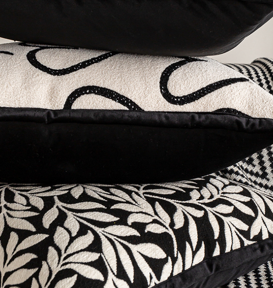 45*45cm Heart Triangle Elegant Two-Piece INS-Style Jacquard Pillow Covers - Black & White Sofa Decor