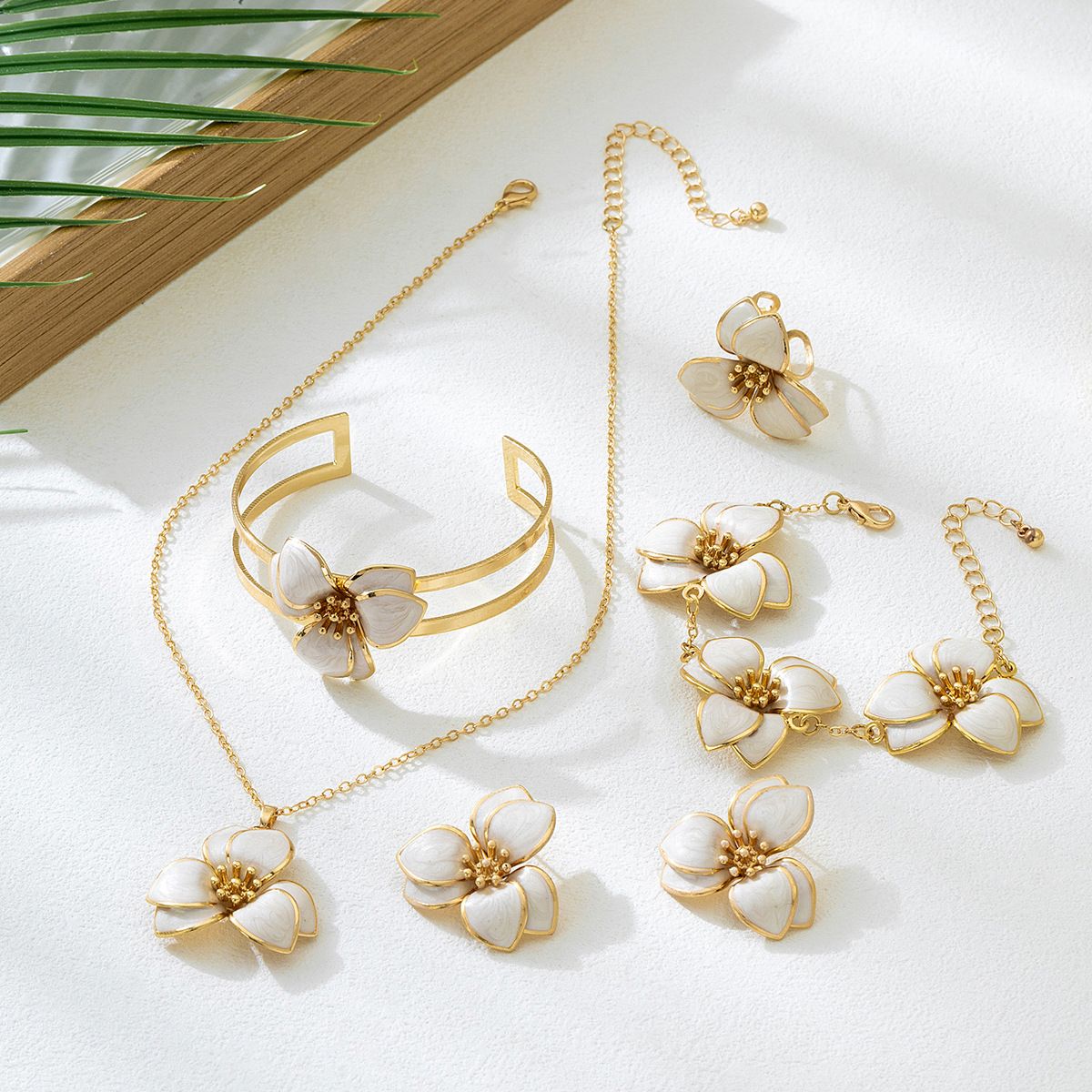 White Floral Enamel Jewelry Set – Five-Piece Alloy Accessory Collection with Minimalist Botanical Design