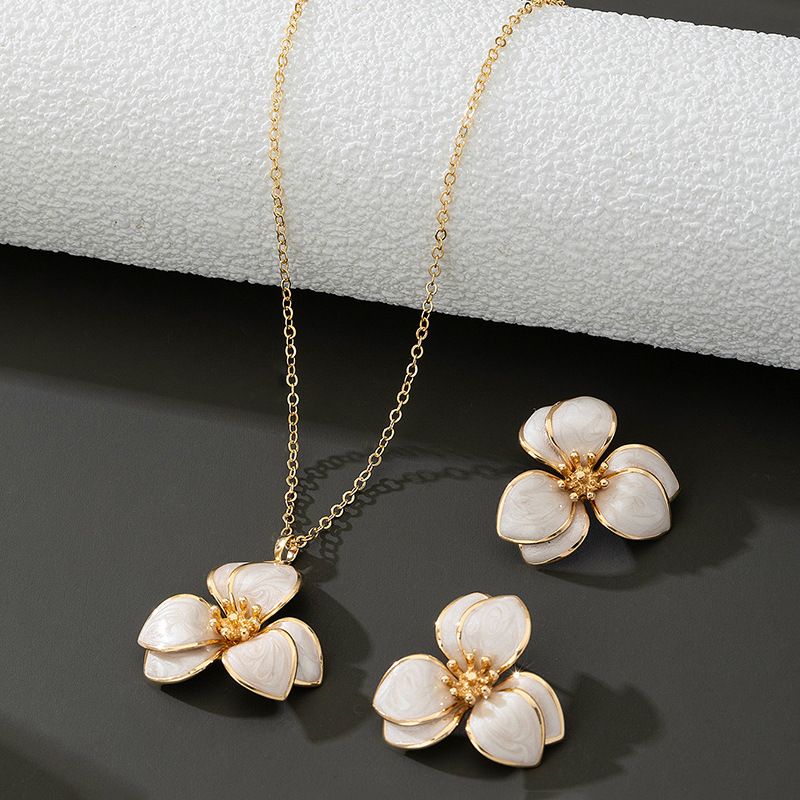 White Floral Enamel Jewelry Set – Five-Piece Alloy Accessory Collection with Minimalist Botanical Design