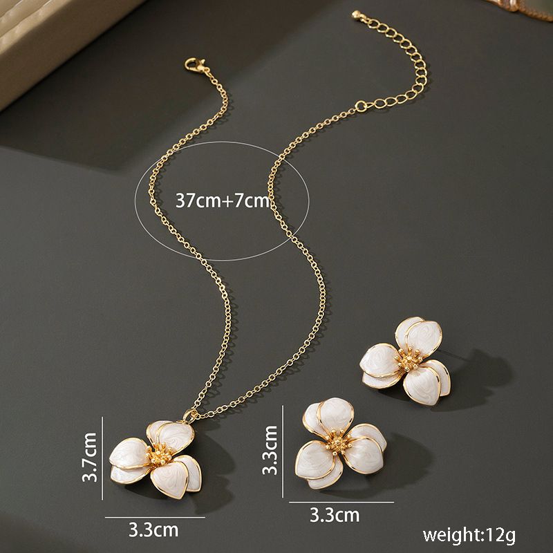 White Floral Enamel Jewelry Set – Five-Piece Alloy Accessory Collection with Minimalist Botanical Design