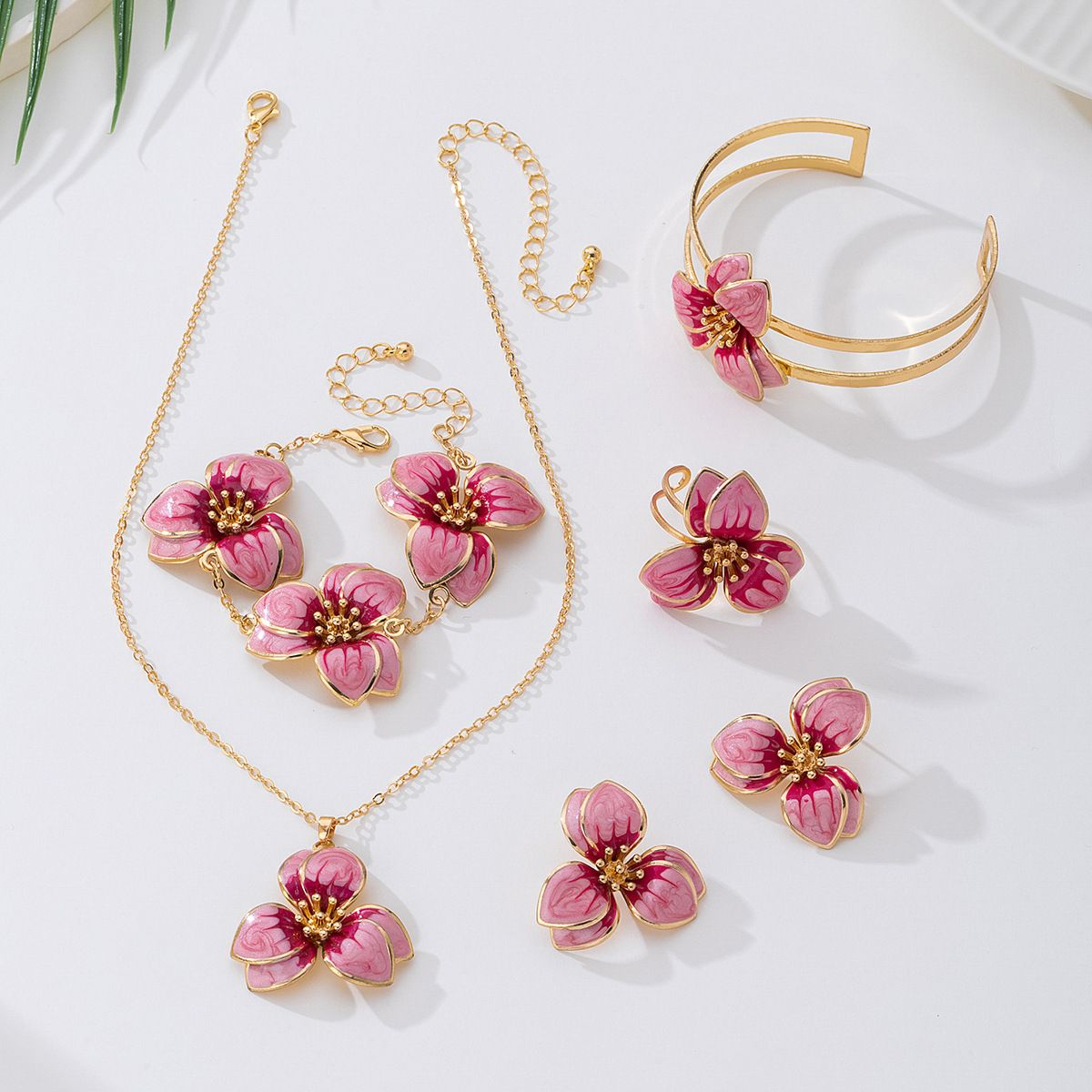 White Floral Enamel Jewelry Set – Five-Piece Alloy Accessory Collection with Minimalist Botanical Design