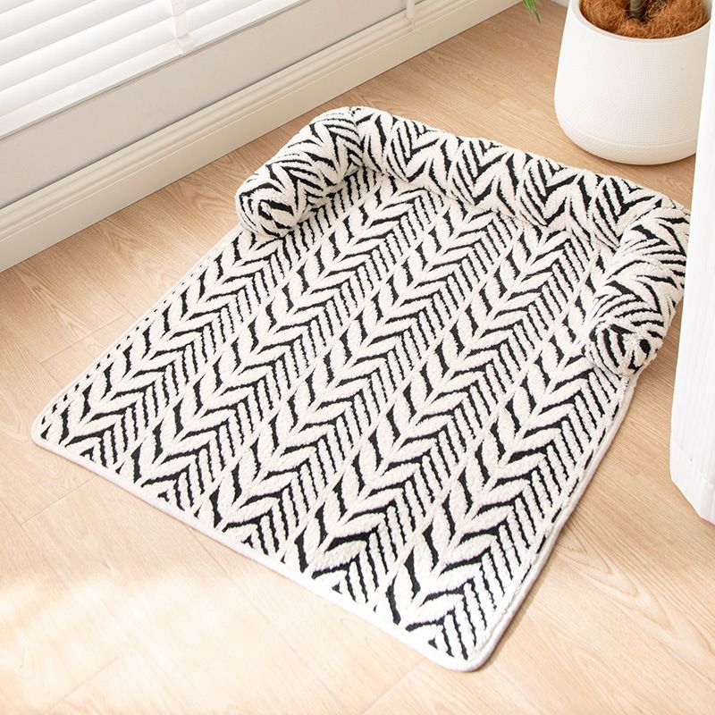 Black Plush Pet Bed Mat - 60 x 80 cm Polyester Fibre - Thickened Soft Cushion, Scratch Resistant Surface, Non Slip Base for Cats and Dogs