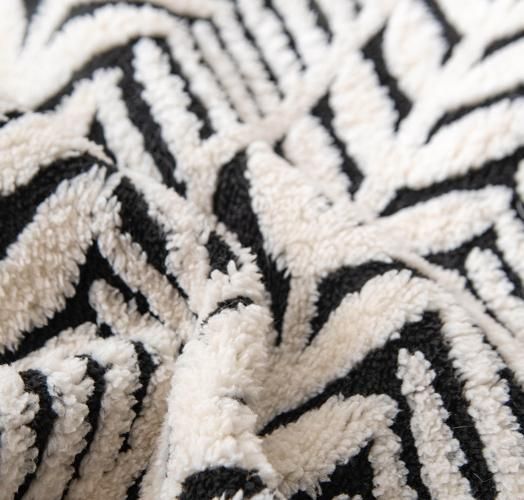 Brown Plush Pet Bed Mat - 60 x 80 cm Polyester Fibre - Thickened Soft Cushion, Scratch Resistant Surface, Non Slip Base for Cats and Dogs