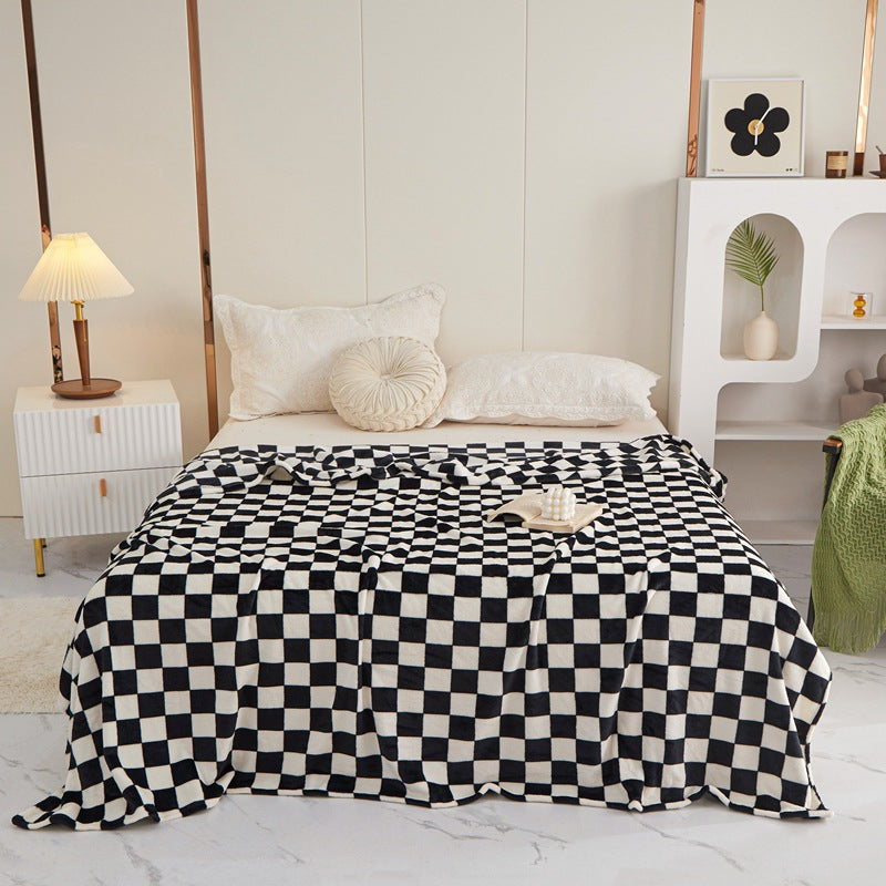 Green and white checkered pattern Double-Sided Fleece Blanket â€“ 150Ã—200cm Machine Washable, No-Shedding Flannel Throw for Bed, Sofa & Air Conditioning Use