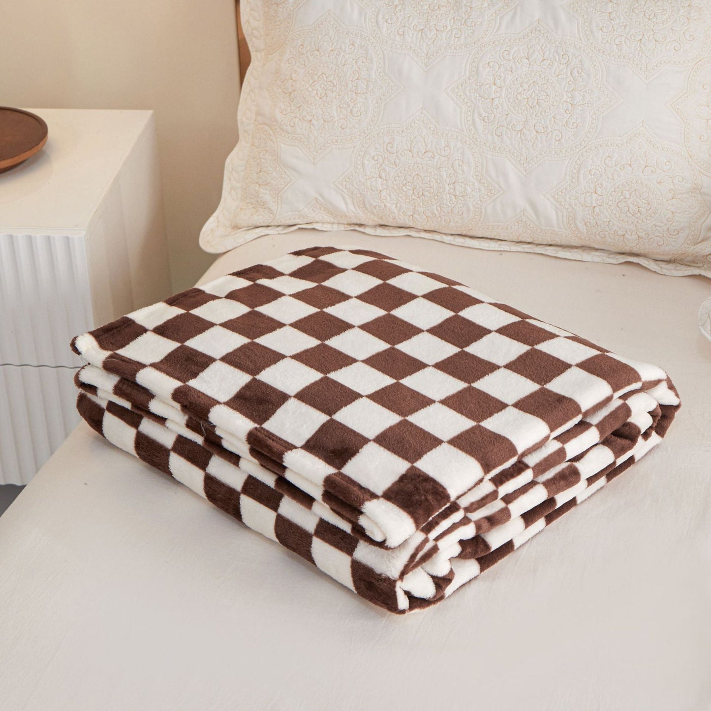 Coffee-colored and white checkered pattern Double-Sided Fleece Blanket â€“ 150Ã—200cm Machine Washable, No-Shedding Flannel Throw for Bed, Sofa & Air Conditioning Use