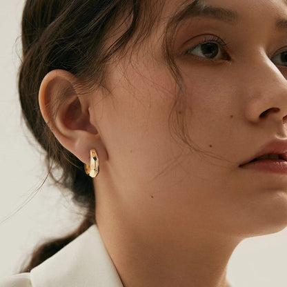 9 Pairs Geometric C-Shaped Non-Pierced Ear Clips Minimalist Hollow Electroplated Alloy Ear Cuffs Painless Fashion Accessory for Local Women
