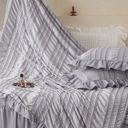 White Elegant Ruffle Seersucker Duvet Cover with 2PCS Pillow Shams - 3-Piece Vertical Stripe Clipped Floral Textured Bedding (Twin Size 168 x 229 CM)
