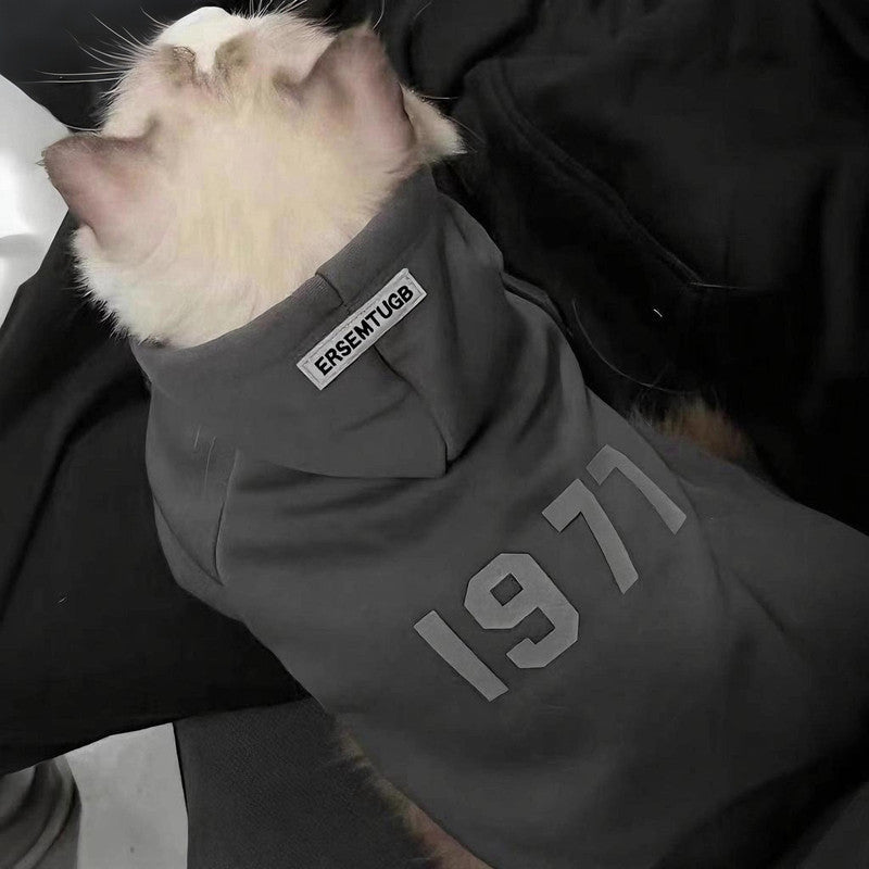 2-Pack S sizeTrendy Pet Hoodie with "1977" Print - Warm Winter Wear for Cats and Small Dogs - with Plush Lining -   Beige and Dark Grey
