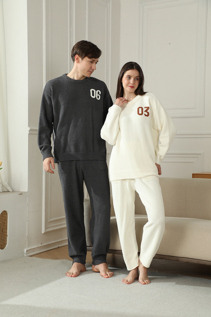 Red Men's Warm & Cozy Semi-Flannel Couple's Pajamas â€” Knitted Digital Pattern, Soft Fleece Fabric, Pullover Style: The Ideal Choice for Loungewear in Autumn and Winter