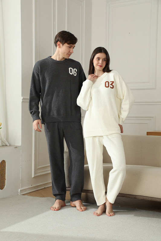 Pink Women's Warm & Cozy Semi-Flannel Couple's Pajamas â€” Knitted Digital Pattern, Soft Fleece Material, Pullover Style: The Ideal Choice for Loungewear in Autumn and Winter.