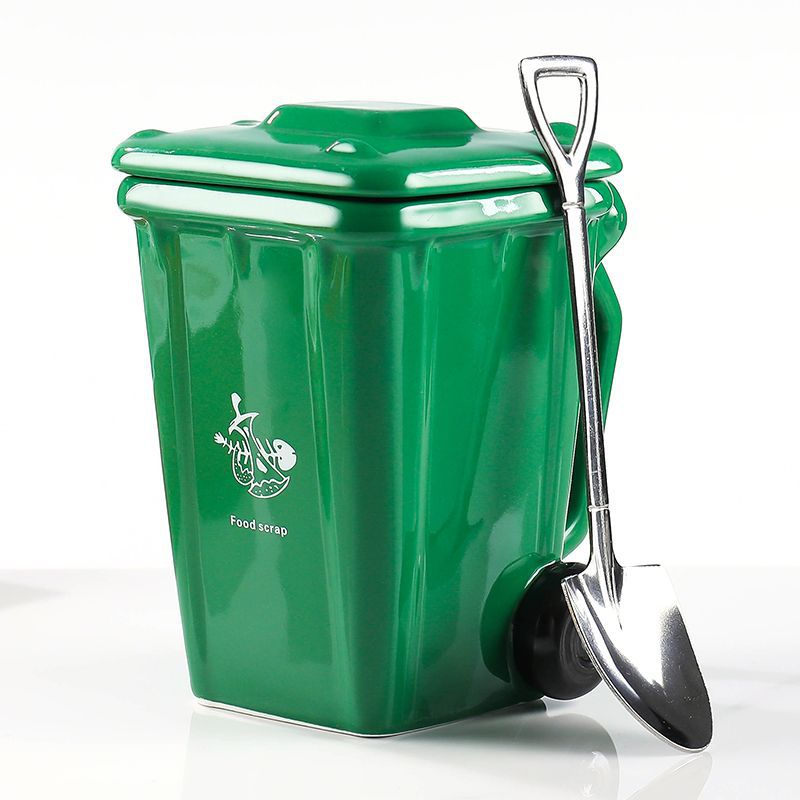 Green  Creative Trash Can Ceramic Mug with Shovel Spoon - 400ml Funny Garbage Bin Coffee Cup with Lid - Novelty Gag Gift for Birthday Christmas - Quirky Kitchen Cup for Home Office