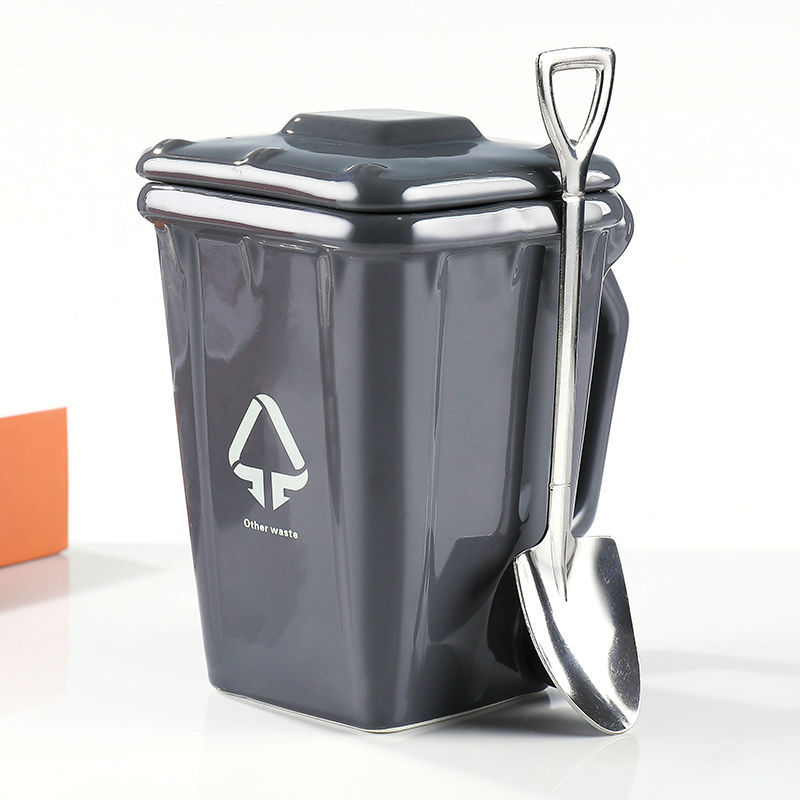 Grey  Creative Trash Can Ceramic Mug with Shovel Spoon - 400ml Funny Garbage Bin Coffee Cup with Lid - Novelty Gag Gift for Birthday Christmas - Quirky Kitchen Cup for Home Office