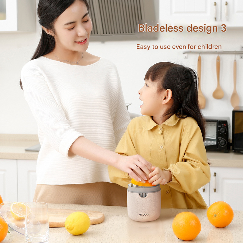 Portable Manual Citrus Juicer Hand Press Lemon Orange Squeezer 2-in-1 Reamer with Built-in 470ml Cup, PP Material Lightweight Fruit Juicer for Kitchen Travel Camping, Easy Clean