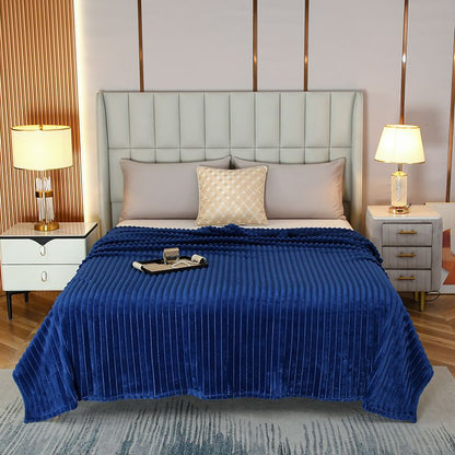 200*230cm Blue Solid Colour Flannel Throw Blanket - Thick Double-Sided Fleece with Ribbed Texture - Soft throw blanket& Lightweight for Sofa, Bed, Office Nap, Air-Conditioned Rooms - Durable, Machine Washable, Non-Shedding