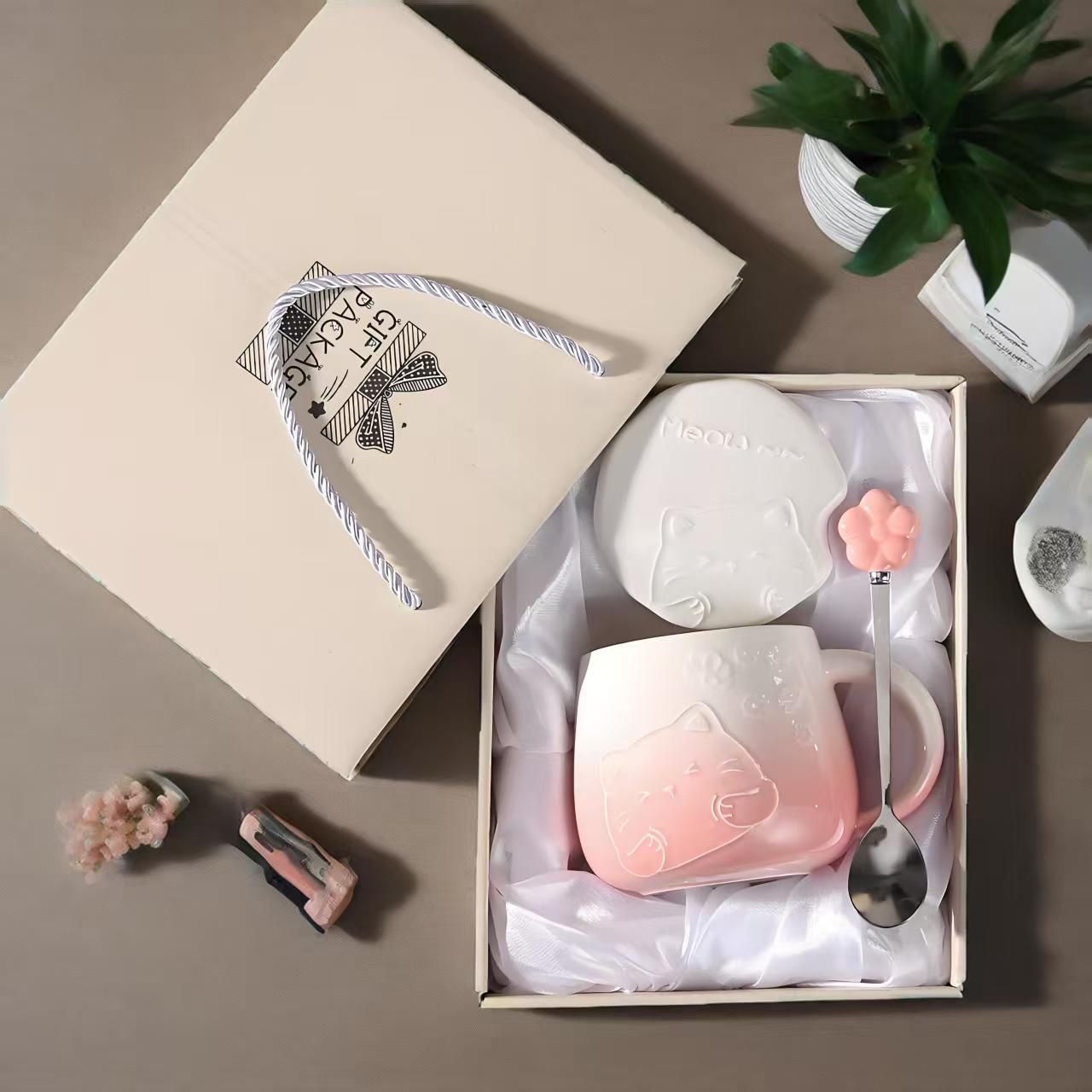 Pink Gradient Cat Ceramic Mug with Lid and Spoon - 400ml Porcelain Coffee Cup - Adorable 3D Cat Design, Pastel Colour, Gift Box Included - Ideal for Home, Office, or as a Present for Women and Cat Lovers