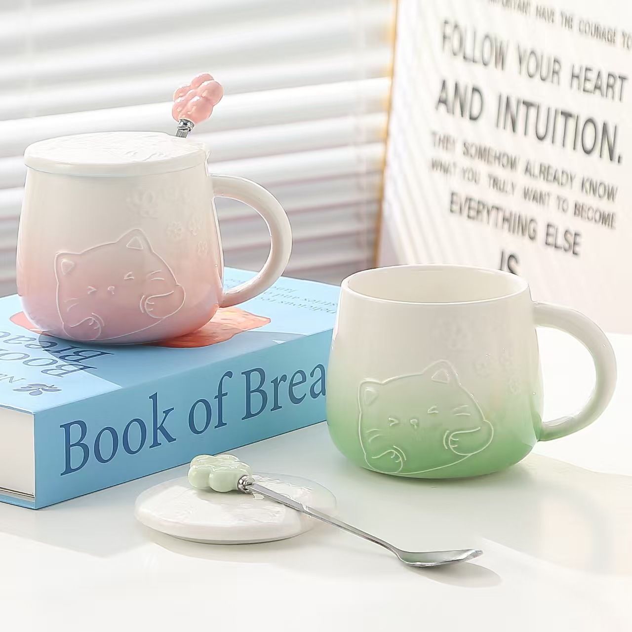 Green Gradient Cat Ceramic Mug with Lid and Spoon - 400ml Porcelain Coffee Cup - Adorable 3D Cat Design, Pastel Colour, Gift Box Included - Ideal for Home, Office, or as a Present for Women and Cat Lovers