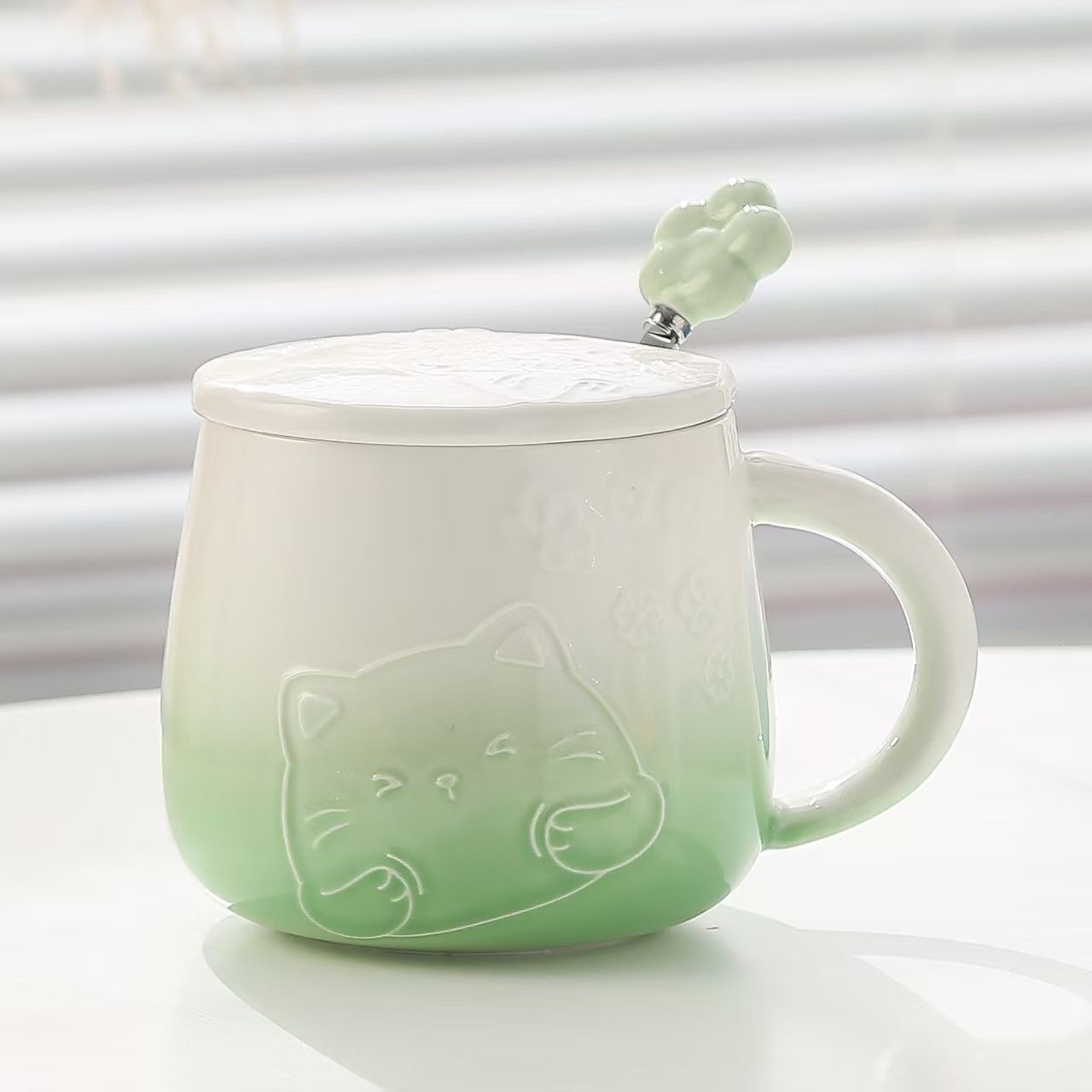 Green Gradient Cat Ceramic Mug with Lid and Spoon - 400ml Porcelain Coffee Cup - Adorable 3D Cat Design, Pastel Colour, Gift Box Included - Ideal for Home, Office, or as a Present for Women and Cat Lovers
