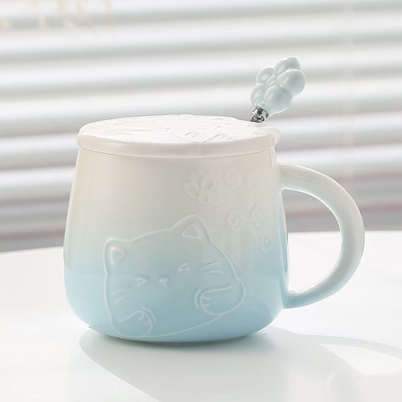 Blue Gradient Cat Ceramic Mug with Lid and Spoon - 400ml Porcelain Coffee Cup - Adorable 3D Cat Design, Pastel Colour, Gift Box Included - Ideal for Home, Office, or as a Present for Women and Cat Lovers