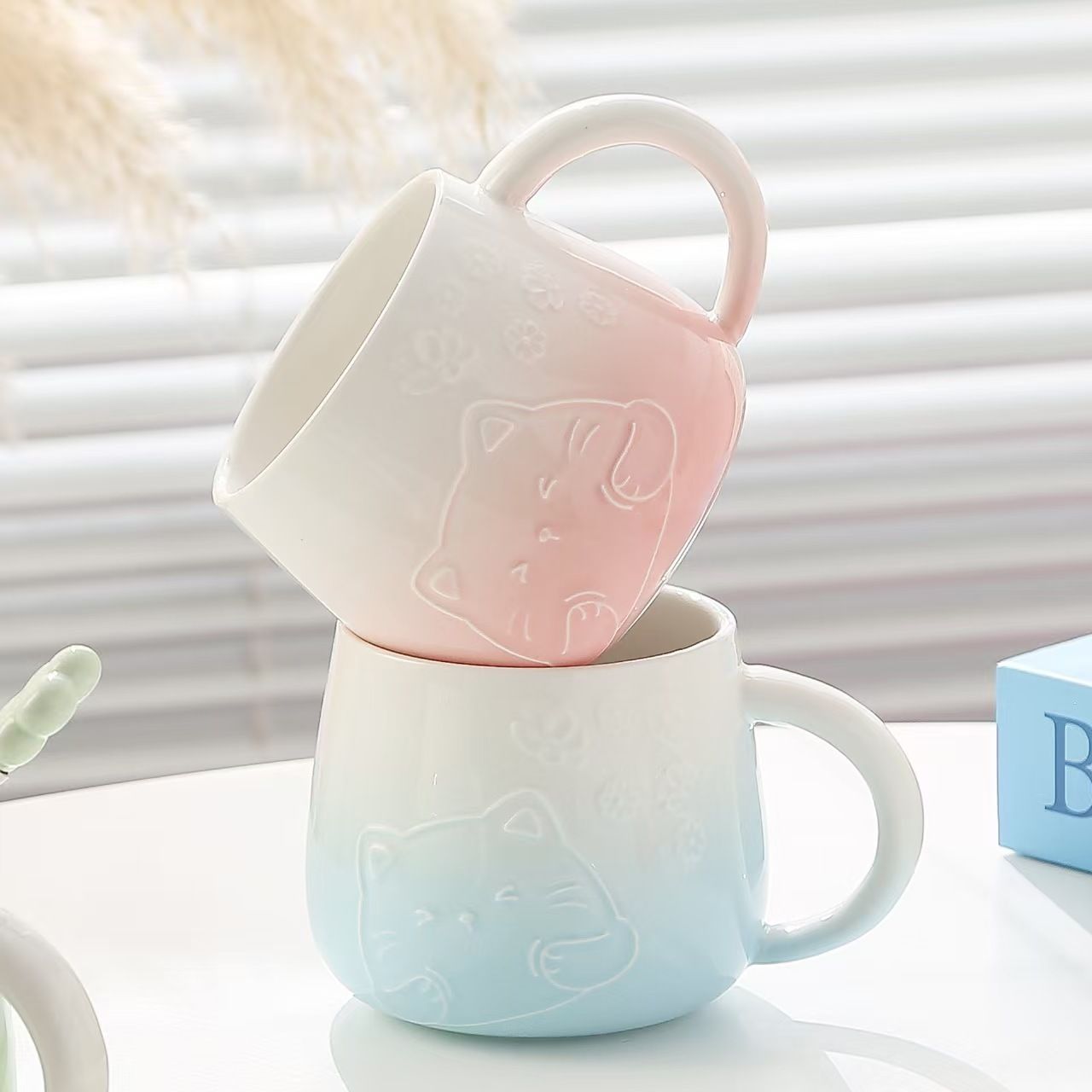 Yellow Gradient Cat Ceramic Mug with Lid and Spoon - 400ml Porcelain Coffee Cup - Adorable 3D Cat Design, Pastel Colour, Gift Box Included - Ideal for Home, Office, or as a Present for Women and Cat Lovers