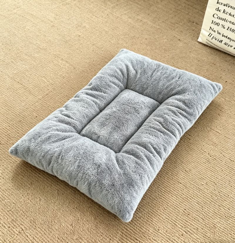 40 x 60CM Large Plush Pet Bed Mat for Dogs & Cats â€“ Light Grey Double-Sided Soft Cushion, Breathable Moisture-Resistant Sleeping Pad for Small, Medium & Large Pets