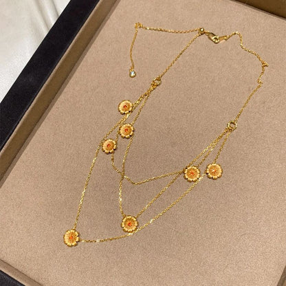 Gold Daisy Layered Necklace for Women Multi Strand Floral Pendant Collarbone Chain Jewellery Elegant Summer Statement Necklace Gift Ready Fashion Accessory