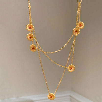 Gold Daisy Layered Necklace for Women Multi Strand Floral Pendant Collarbone Chain Jewellery Elegant Summer Statement Necklace Gift Ready Fashion Accessory