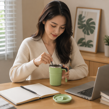 Green Electric Self Stirring Mug with Temperature Display Type-C Rechargeable Insulated Coffee Mixing Cup Portable Magnetic Stirring Mug for Coffee Milk Protein Shake Home Office Use
