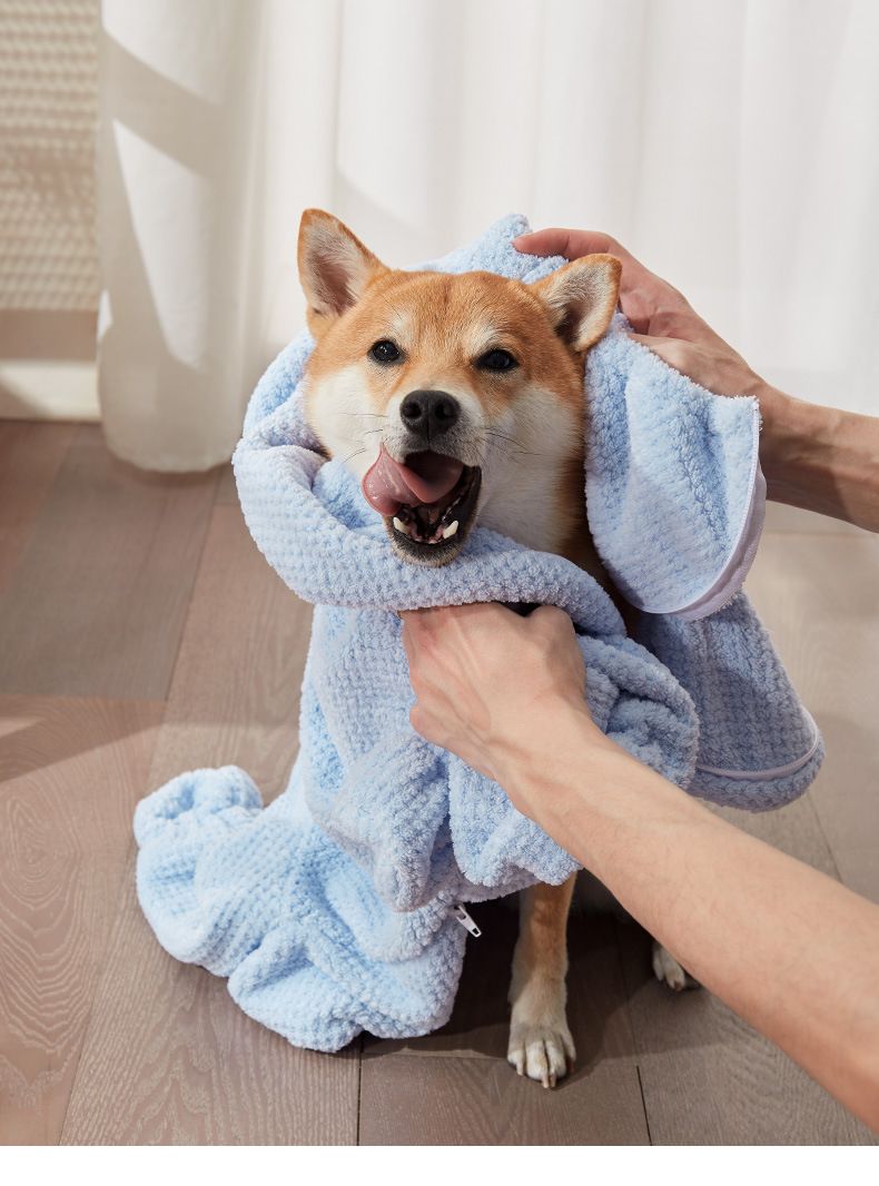 Pet Wearable Bathrobe Towel (Size M) - Quick-drying, absorbent full-body cover with hood and zipper, suitable for dog and cat grooming