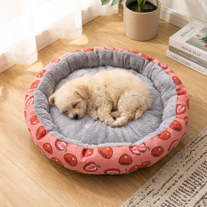 Round Pet Bed for Small Dogs and Cats, Soft Plush Calming Cat Bed with Strawberry Pattern, Cozy Washable Puppy Sleeping Mat, Non Slip Bottom Pet Cushion for Indoor Home Use(Diameter: 34cm)