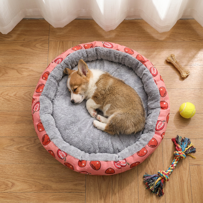 Round Pet Bed for Small Dogs and Cats, Soft Plush Calming Cat Bed with Strawberry Pattern, Cozy Washable Puppy Sleeping Mat, Non Slip Bottom Pet Cushion for Indoor Home Use(Diameter: 34cm)