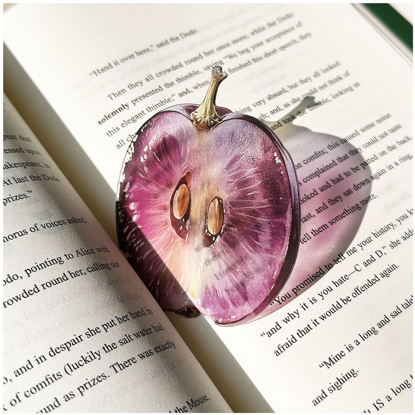 2PCS Cute Grapes Acrylic Bookmarks Fruit Transparent Reading Bookmarks Aesthetic Page Markers for Book Lovers Students Teachers Reading Gifts